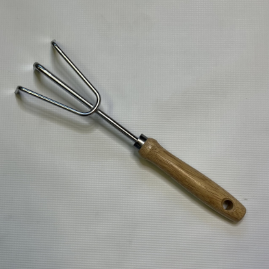 TR-PT4 3 PRONG CULTIVATOR WOOD HANDLE