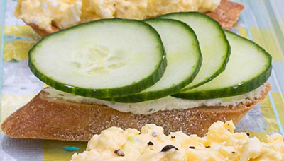 Cucumber cream cheese crostini
