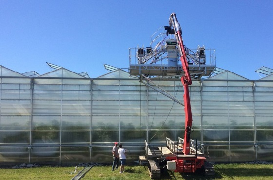 top cleaner placement on a greenhouse