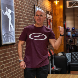 STORM OVAL BOLT TEE PLUM